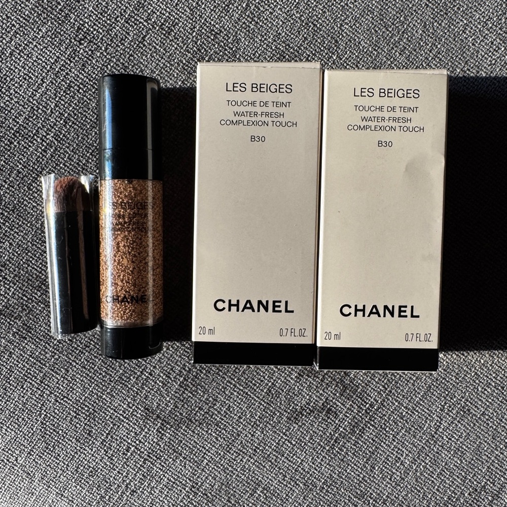CHANEL Les Beiges Water-Fresh Complexion Touch B30